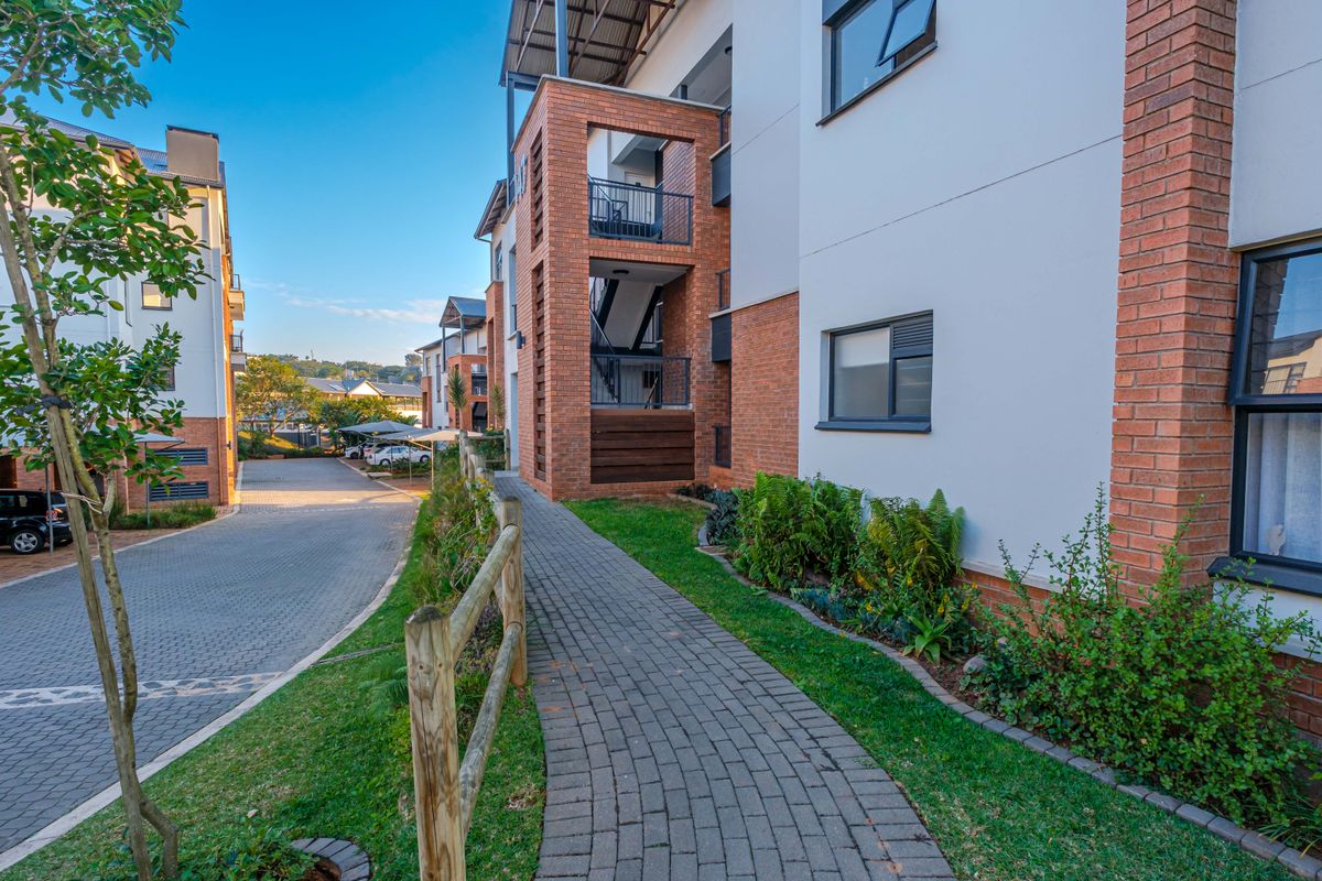 Beautiful Family home located in Ballito Hills - Photo 2