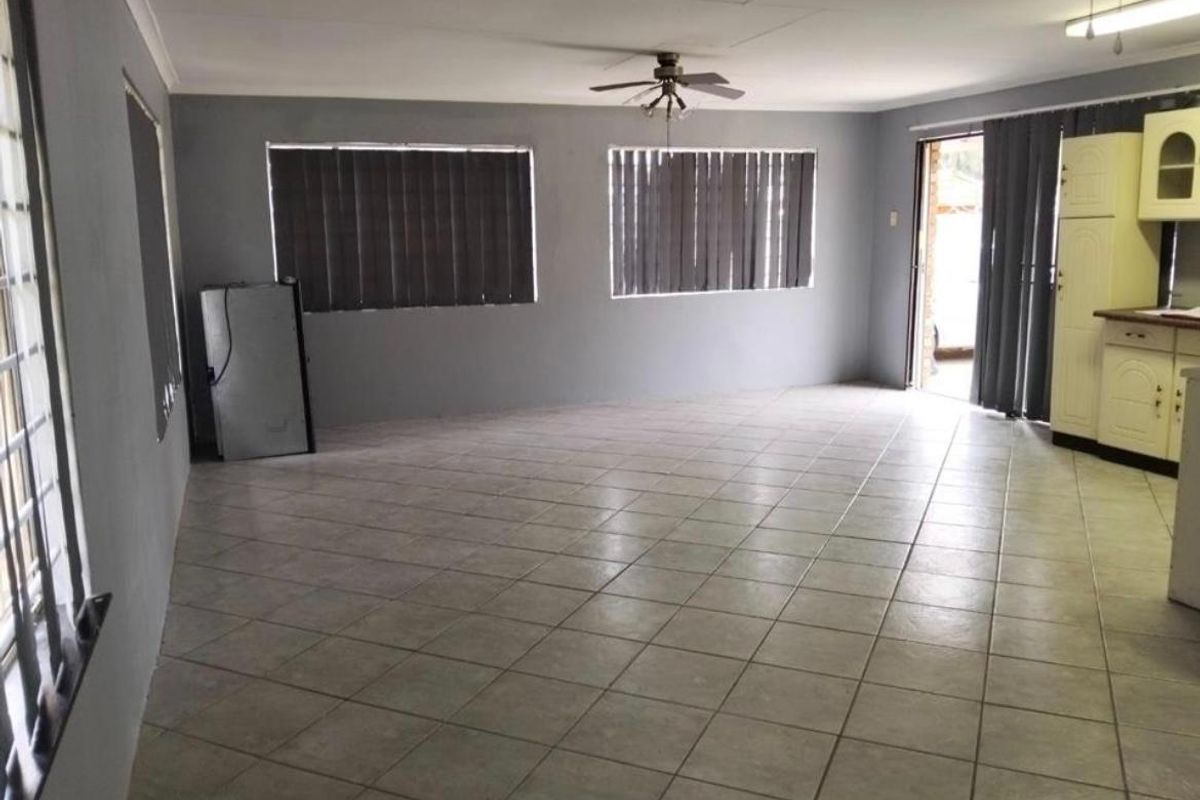 2 bedroom house for sale - Photo 2