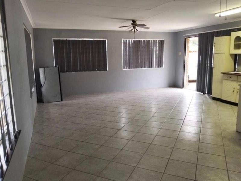 2 bedroom house for sale - Photo 2