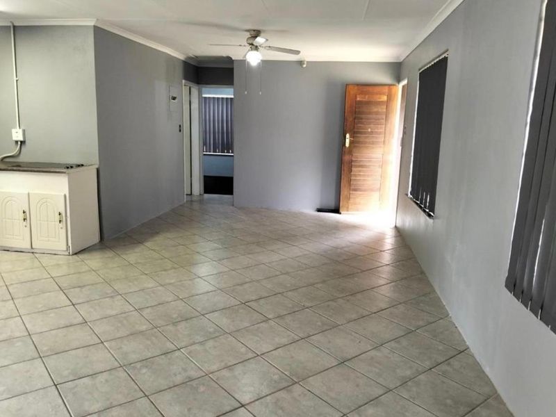 2 bedroom house for sale - Photo 5