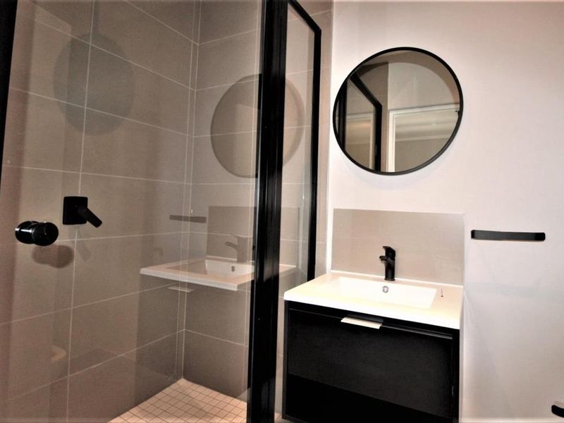 Unfurnished One Bed One Bath for rent in Bryanston - Photo 8