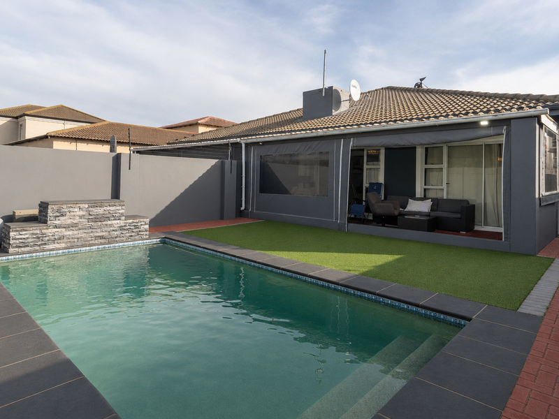 Fully Furnished 3 Bedroom Home in Parklands. - Photo 10