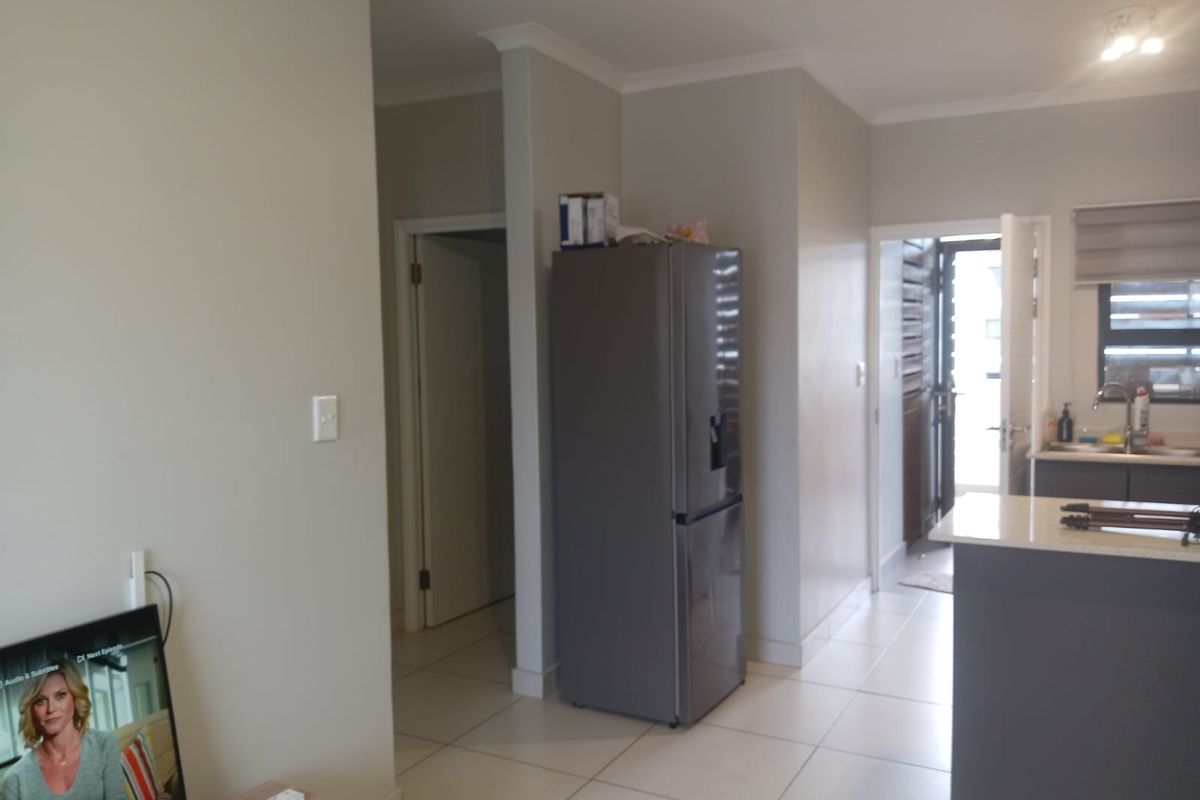 Urban Luxury Awaits | 2-Bed, 2-Bath Apartment to Rent | Umhlanga Ridge Secure - Photo 4