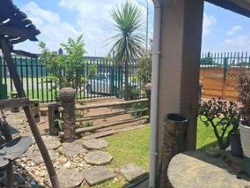 Spacious 4-Bedroom Family Home for Sale in van Dyk Park, Boksburg - Photo 3