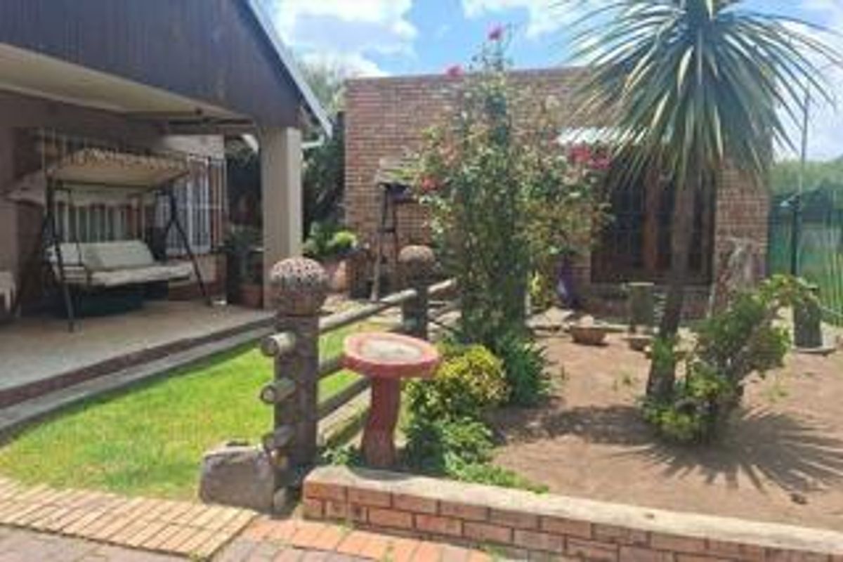 Spacious 4-Bedroom Family Home for Sale in van Dyk Park, Boksburg - Photo 2