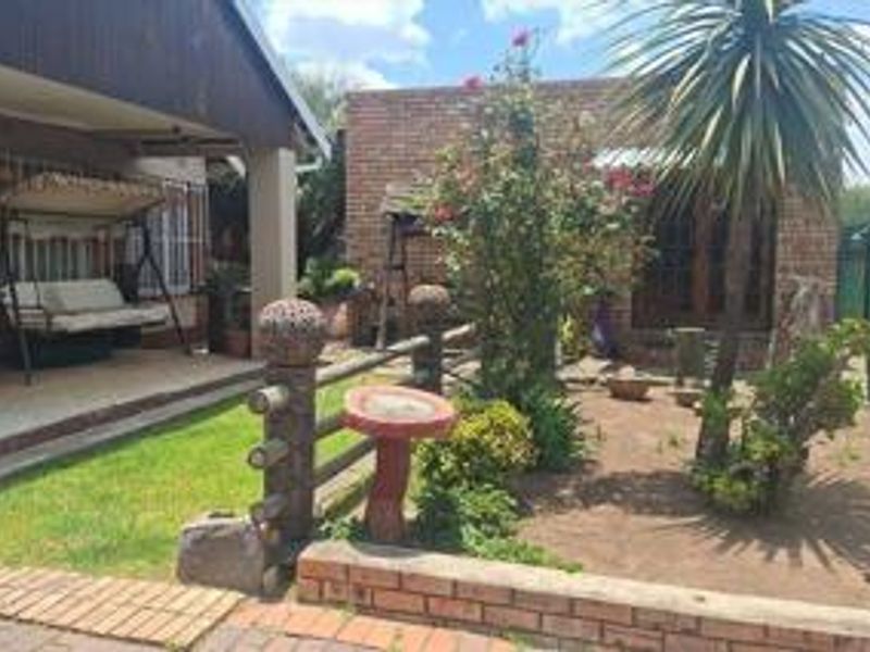 Spacious 4-Bedroom Family Home for Sale in van Dyk Park, Boksburg - Photo 2