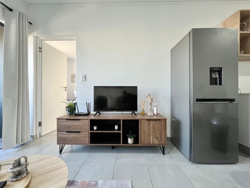 Investment Opportunity | Top-Floor 1-Bedroom Apartment in Sheffield Hills - Photo 4