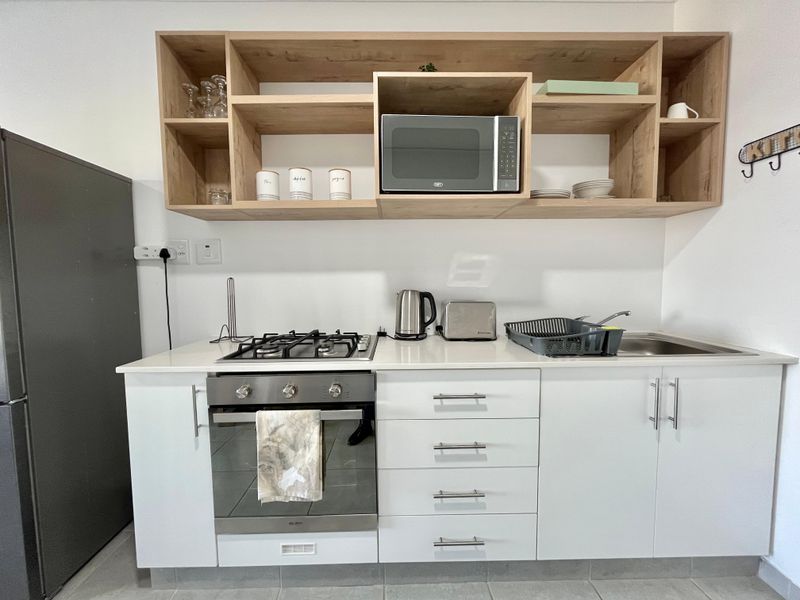 Investment Opportunity | Top-Floor 1-Bedroom Apartment in Sheffield Hills - Photo 2