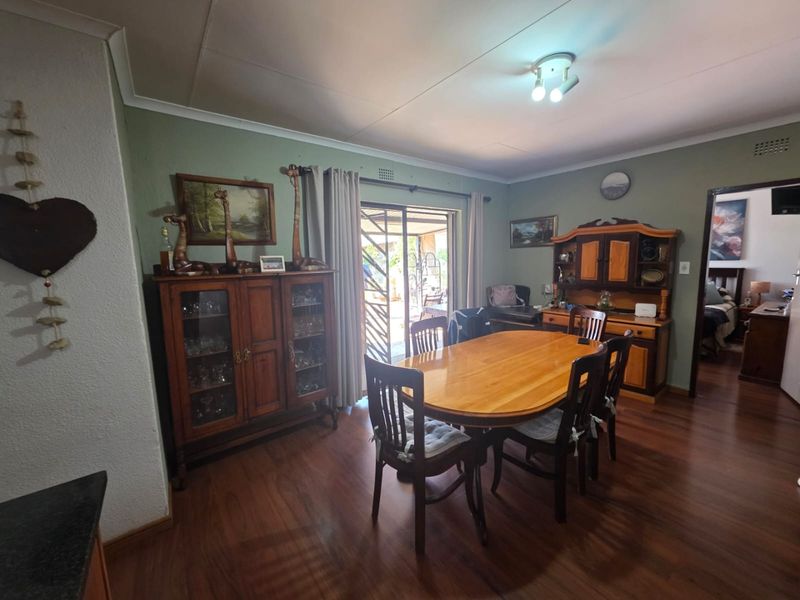 4-Bedroom Family Home with Separate Flat in Crystal Park, Benoni - Photo 4