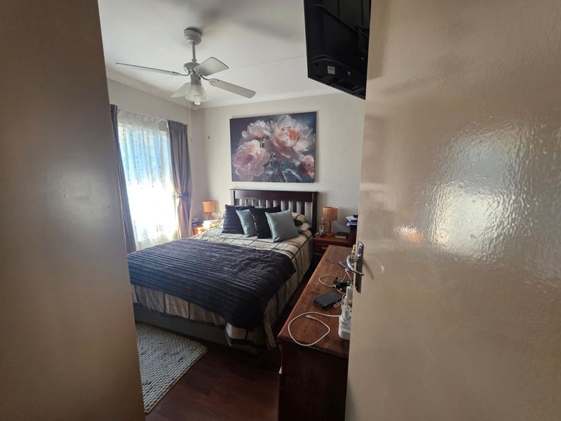 4-Bedroom Family Home with Separate Flat in Crystal Park, Benoni - Photo 10