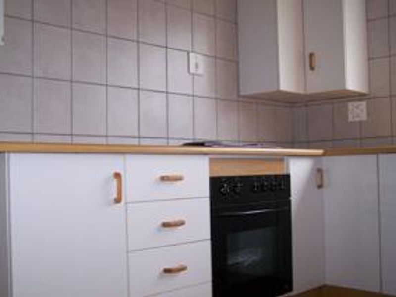 Modern First Floor Apartment with Garage! - Photo 4