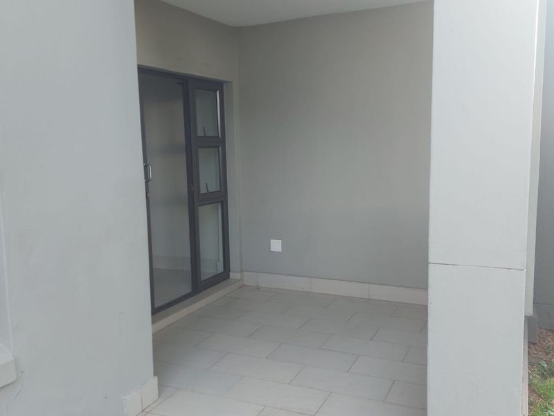 Modern 3-Bedroom Apartment | Umhlanga Ridge - Photo 8