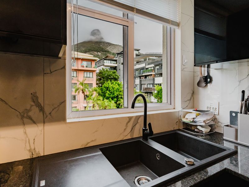 Luxury Apartment with Exceptional Investment Potential - Photo 2