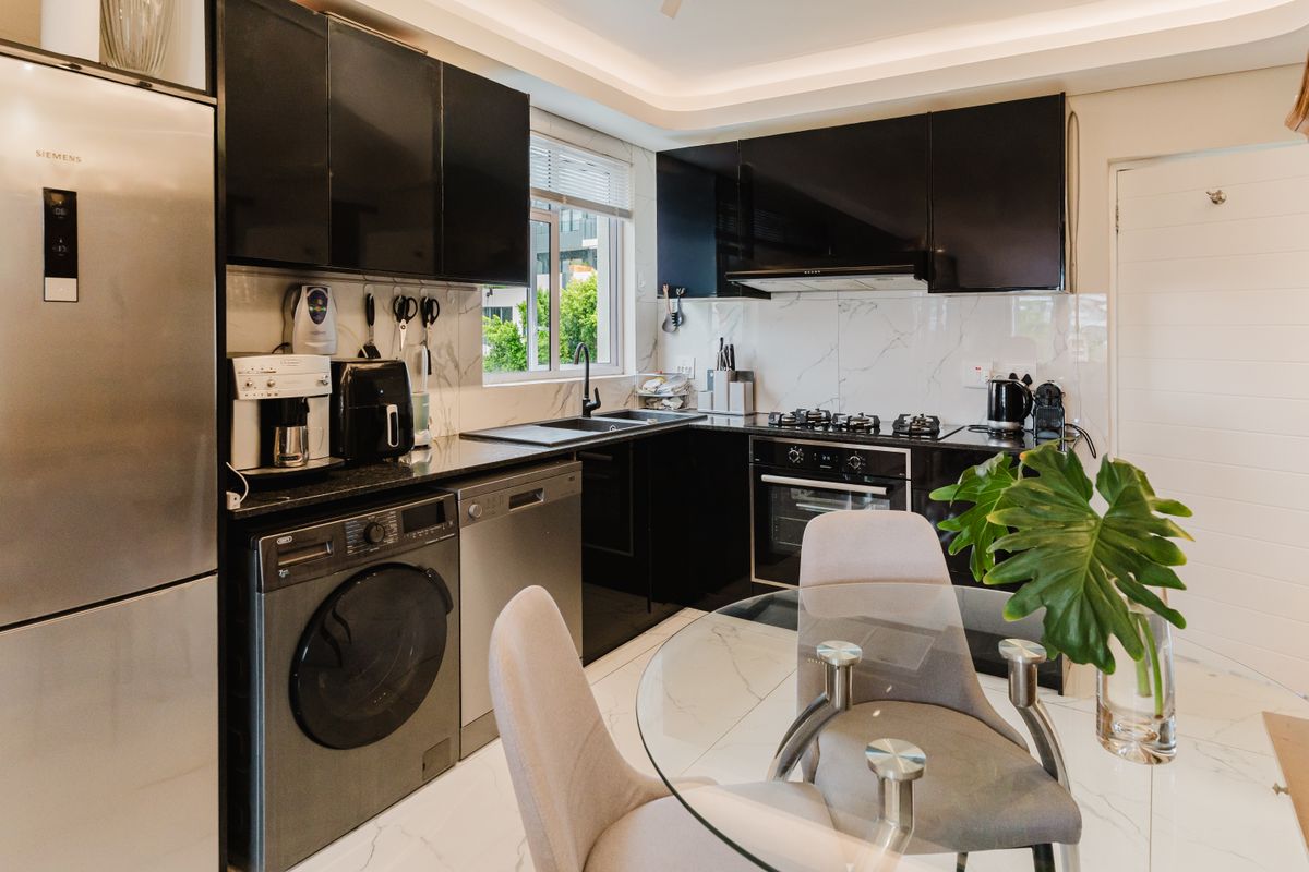 Luxury Apartment with Exceptional Investment Potential - Photo 3