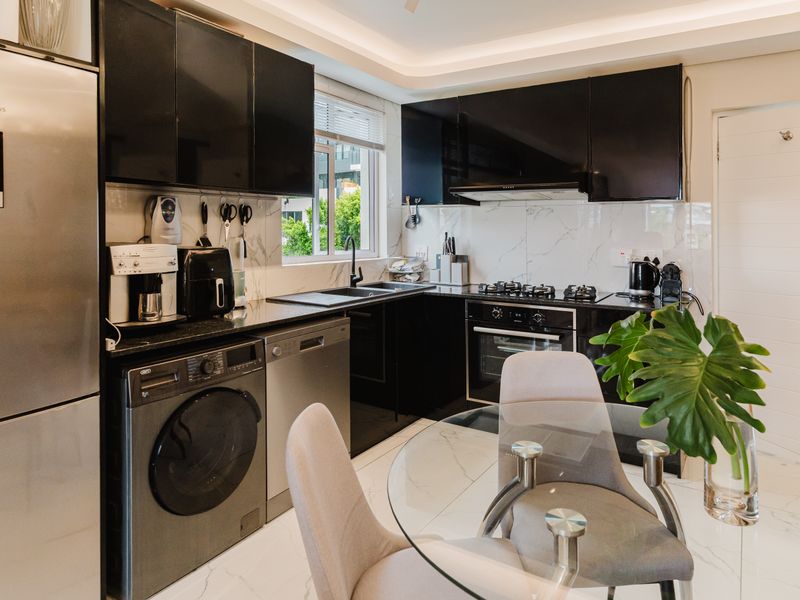 Luxury Apartment with Exceptional Investment Potential - Photo 3