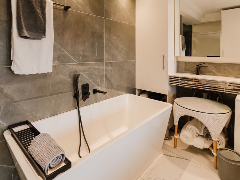 Luxury Apartment with Exceptional Investment Potential - Photo 10