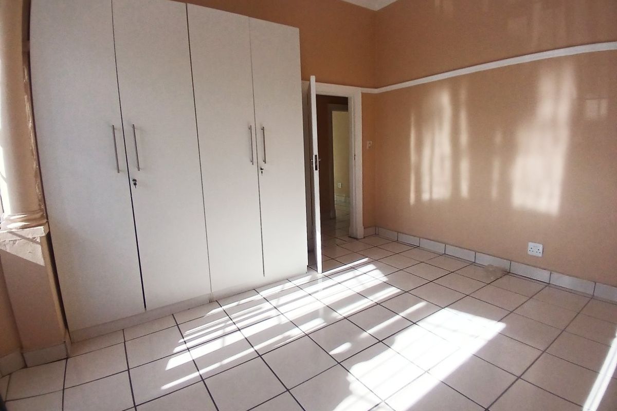 NORTH END 3 BED 2 BATH HOUSE WITH PARKING FOR RENT - Photo 3