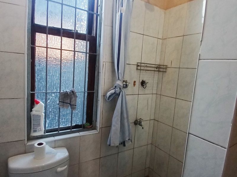 NORTH END 3 BED 2 BATH HOUSE WITH PARKING FOR RENT - Photo 6