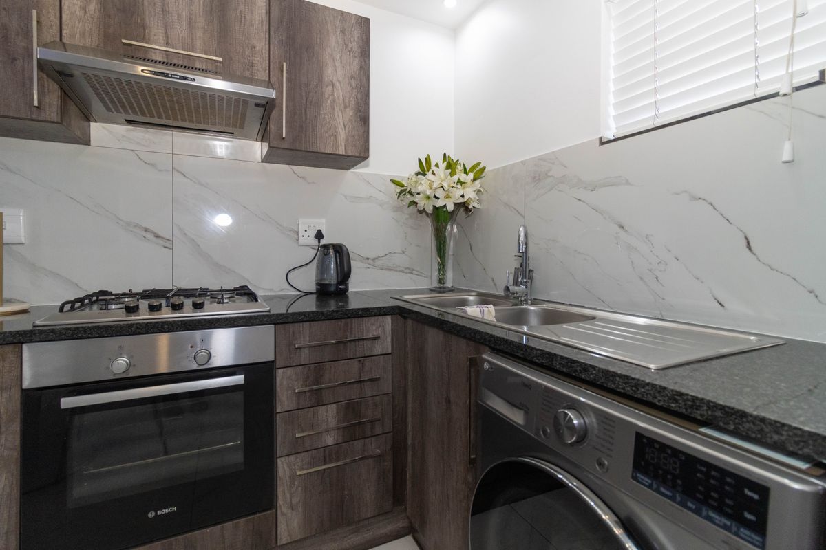Luxury Ground Floor Apartment – The Perfect Home or High-Return Investment - Photo 4