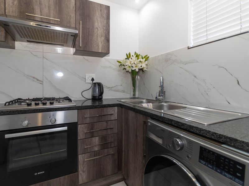Luxury Ground Floor Apartment – The Perfect Home or High-Return Investment - Photo 4