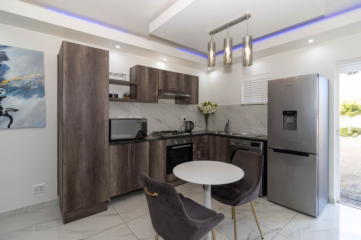 Luxury Ground Floor Apartment – The Perfect Home or High-Return Investment - Photo 2