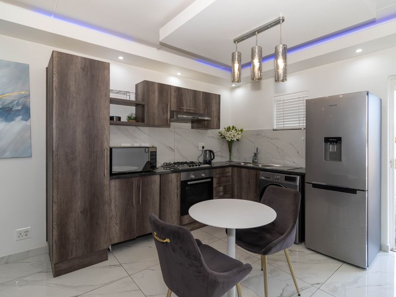 Luxury Ground Floor Apartment – The Perfect Home or High-Return Investment - Photo 2