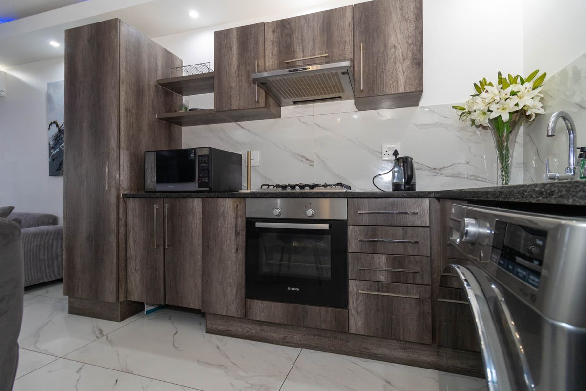 Luxury Ground Floor Apartment – The Perfect Home or High-Return Investment - Photo 3