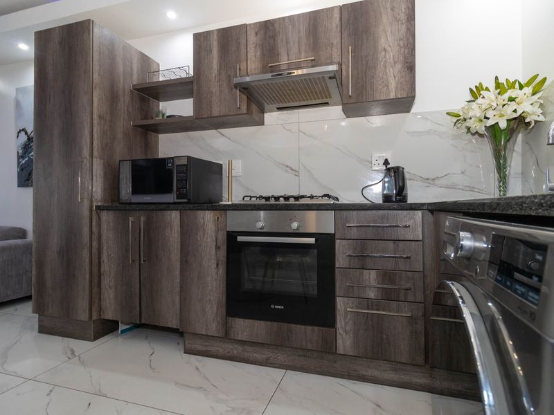 Luxury Ground Floor Apartment – The Perfect Home or High-Return Investment - Photo 3