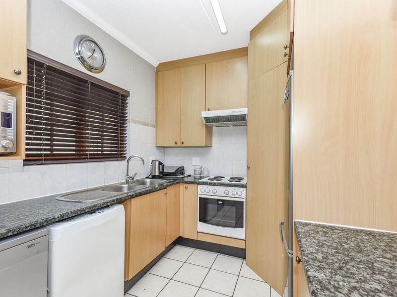 Charming 3-Bedroom / Loft Apartment - Lock-Up-and-Go Living at Its Best - Photo 10
