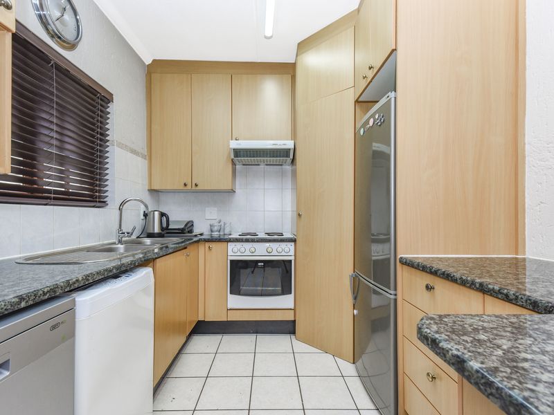 Charming 3-Bedroom / Loft Apartment - Lock-Up-and-Go Living at Its Best - Photo 9