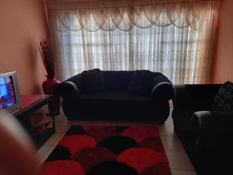 This beautiful three bedrooms property its situated in Soshanguve Block P - Photo 8