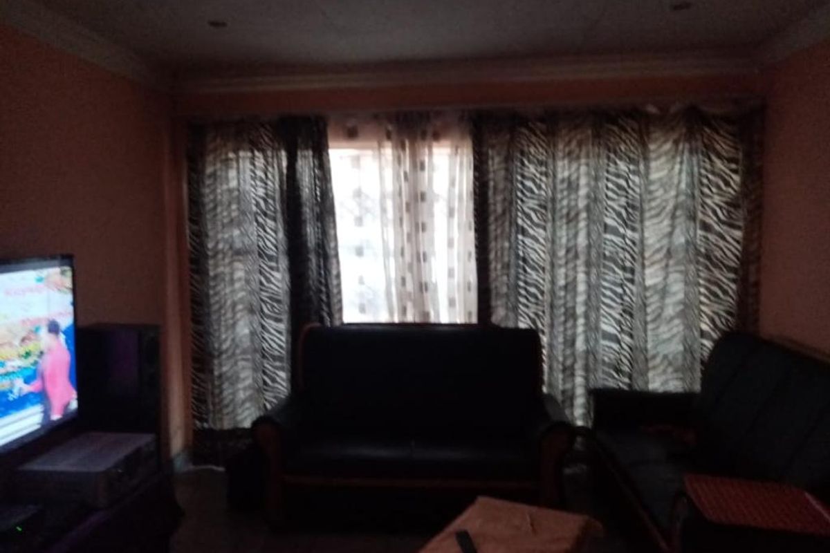 This beautiful three bedrooms property its situated in Soshanguve Block P - Photo 5