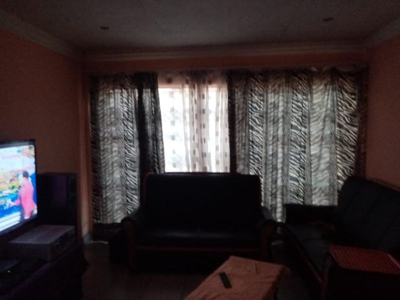 This beautiful three bedrooms property its situated in Soshanguve Block P - Photo 5