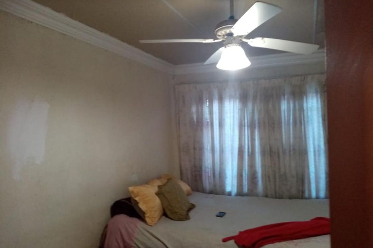 This beautiful three bedrooms property its situated in Soshanguve Block P - Photo 4