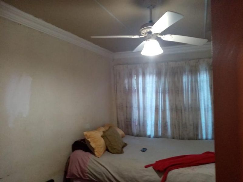 This beautiful three bedrooms property its situated in Soshanguve Block P - Photo 4