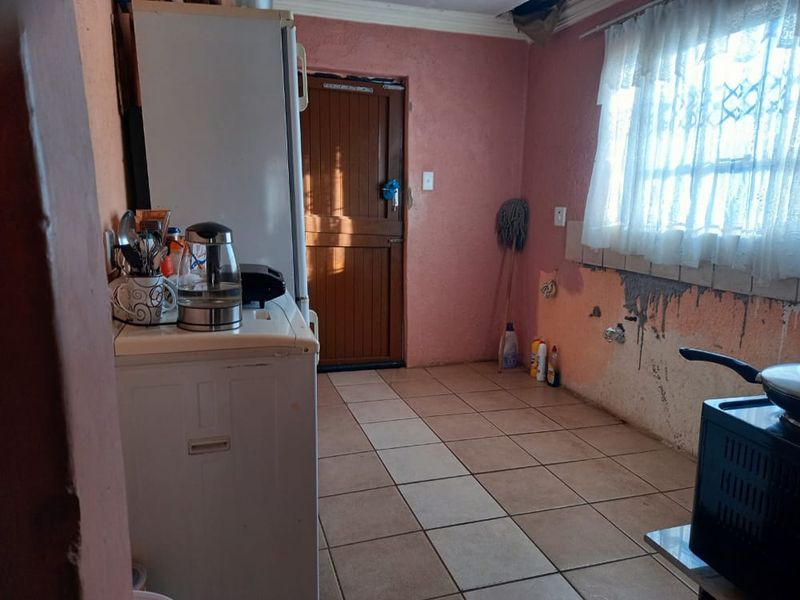 This beautiful three bedrooms property its situated in Soshanguve Block P - Photo 9