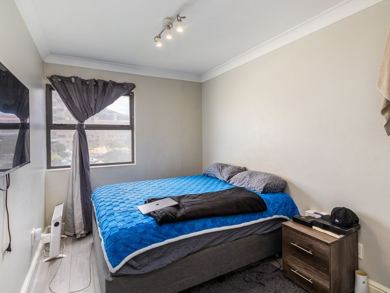 Modern 3-Bedroom Apartment for Sale in The Maddison, Observatory - Photo 10