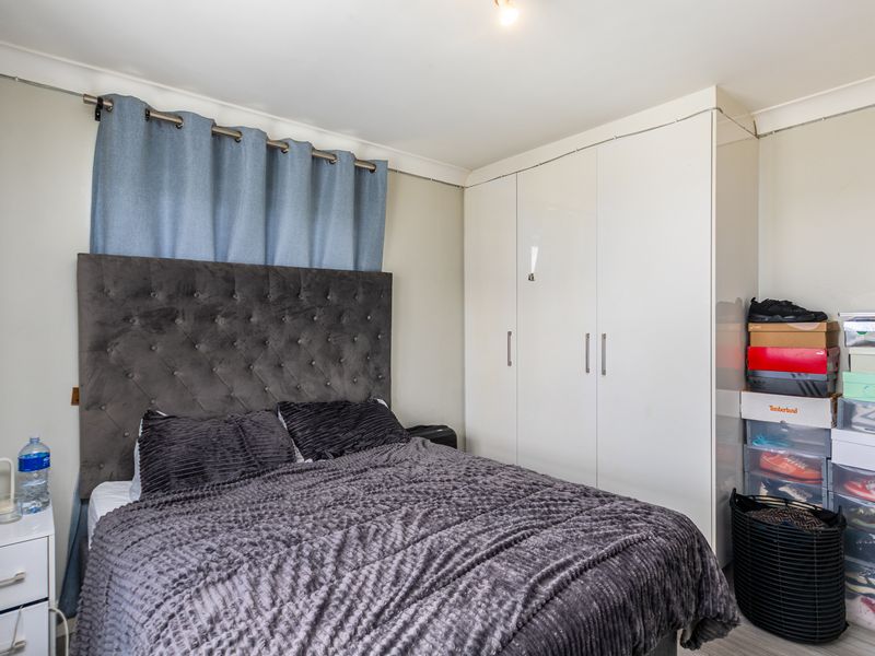Modern 3-Bedroom Apartment for Sale in The Maddison, Observatory - Photo 9