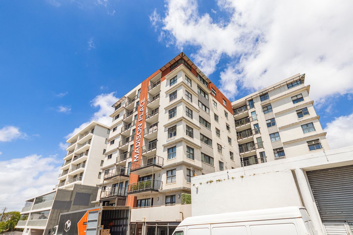 Modern 3-Bedroom Apartment for Sale in The Maddison, Observatory - Photo 2