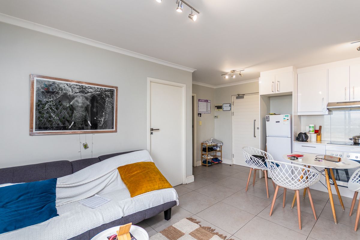 Contemporary 2-Bedroom Apartment for Sale in The Paragon, Observatory - Photo 2
