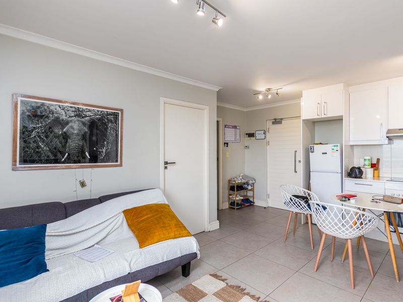 Contemporary 2-Bedroom Apartment for Sale in The Paragon, Observatory - Photo 2