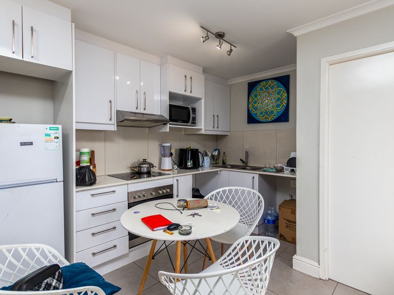 Contemporary 2-Bedroom Apartment for Sale in The Paragon, Observatory - Photo 6