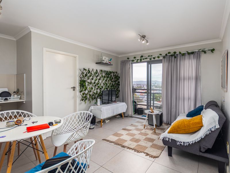 Contemporary 2-Bedroom Apartment for Sale in The Paragon, Observatory - Photo 5