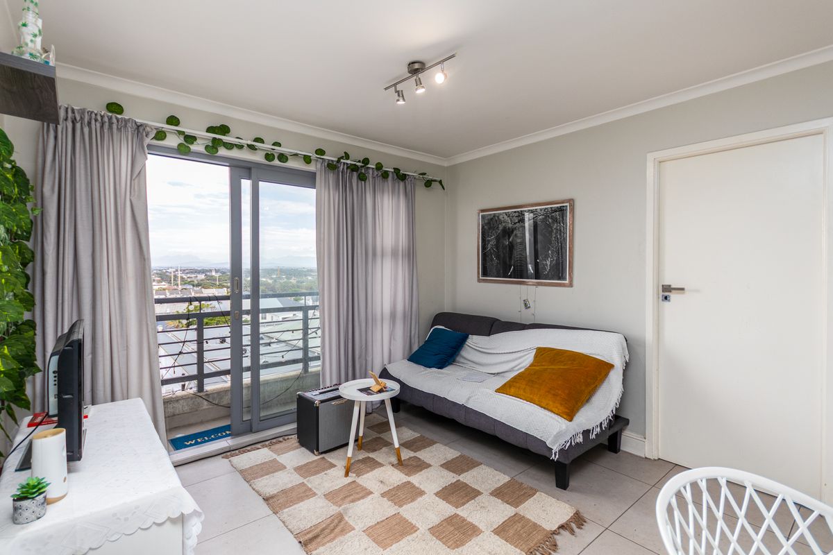 Contemporary 2-Bedroom Apartment for Sale in The Paragon, Observatory - Photo 3