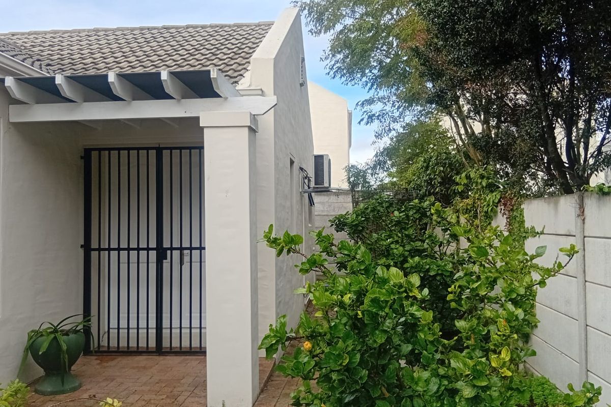 Charming Pet-Friendly Family Home to Rent in Pinehurst - Photo 4