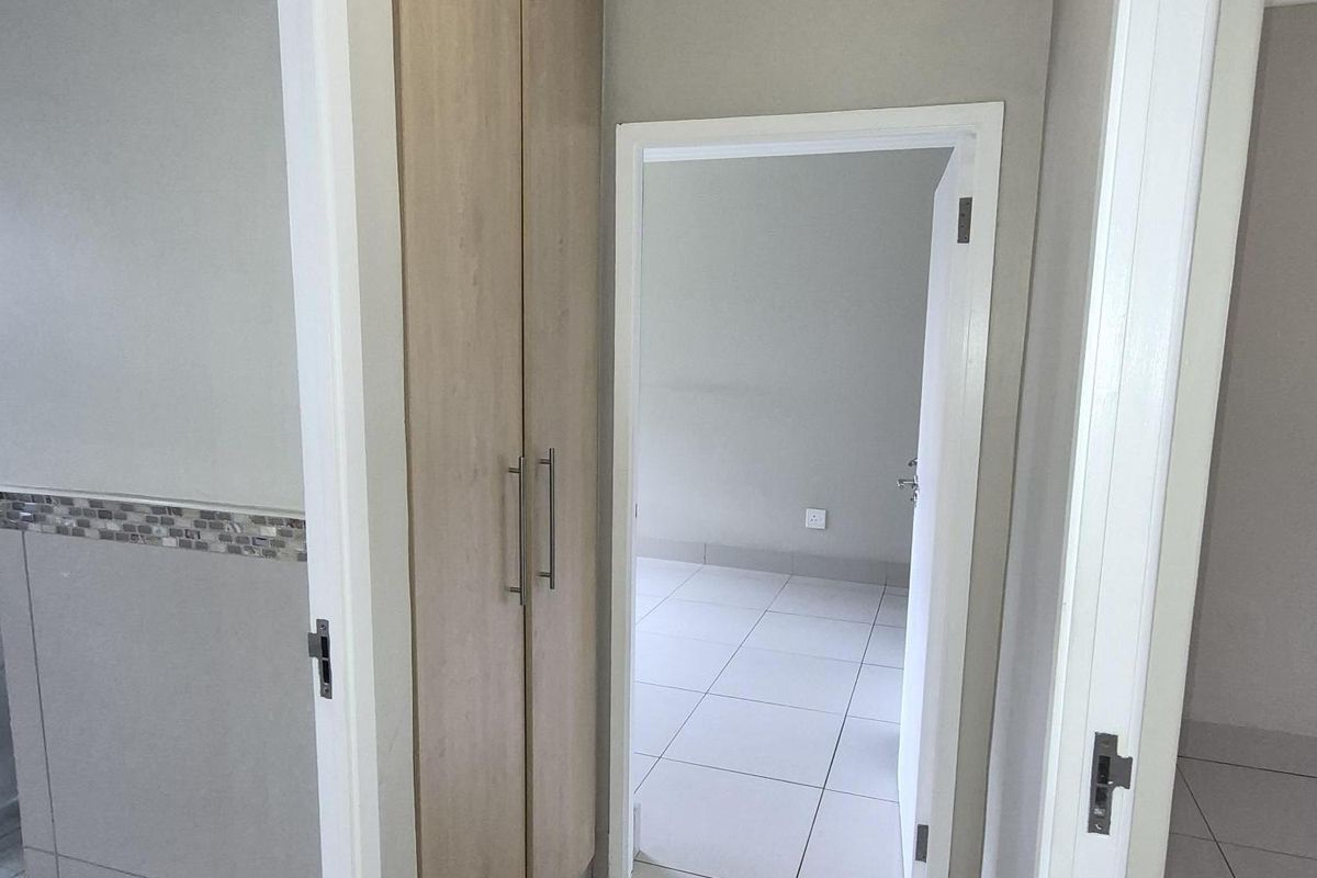 Modern 3-Bedroom Ground-Floor Apartment — Seasons Park, Umhlanga Ridge - Photo 4