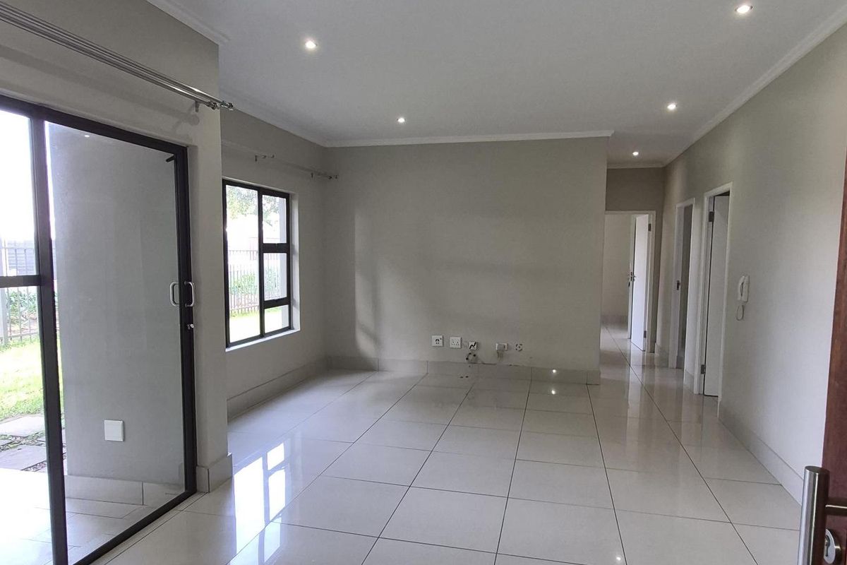 Modern 3-Bedroom Ground-Floor Apartment — Seasons Park, Umhlanga Ridge - Photo 3