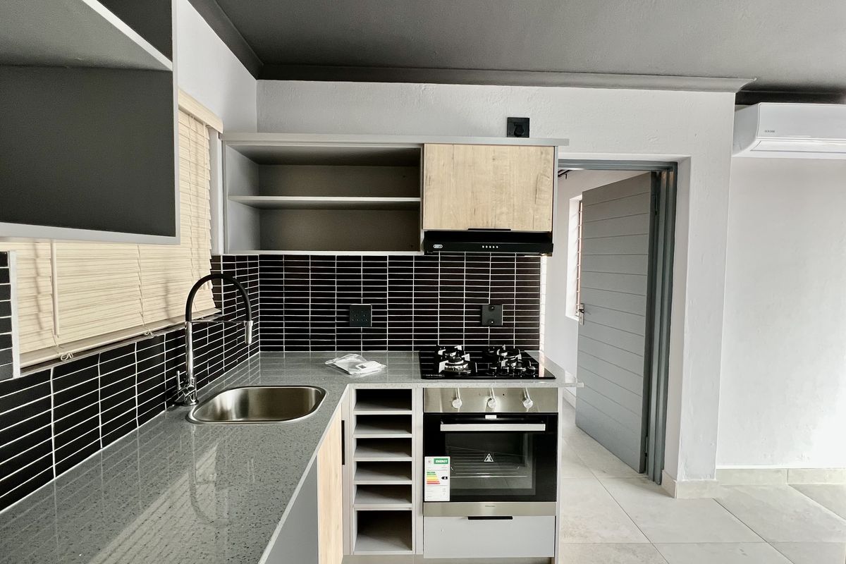 1 BEDROOM APARTMENT TO LET - Photo 2