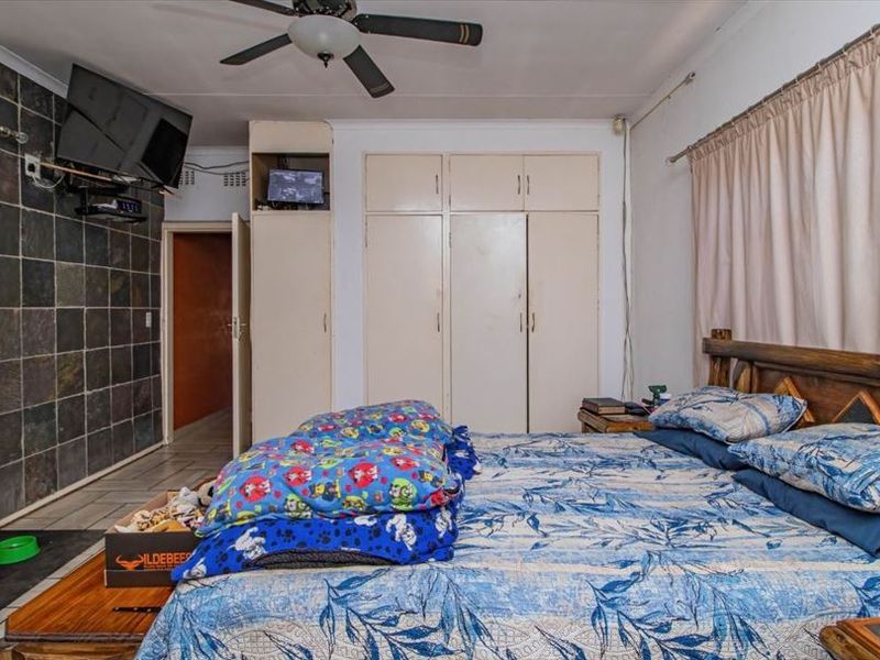 2 Homes with and Pool  and Borehole!!!! - Photo 9