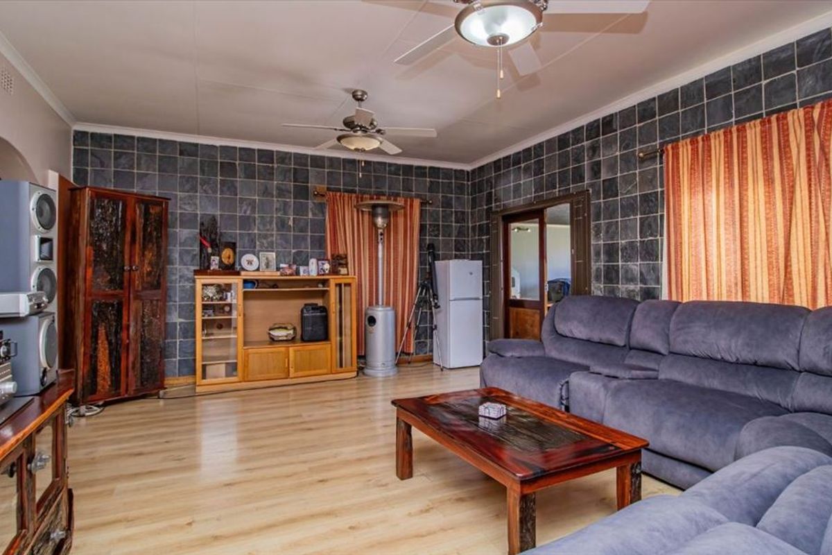 2 Homes with and Pool  and Borehole!!!! - Photo 4